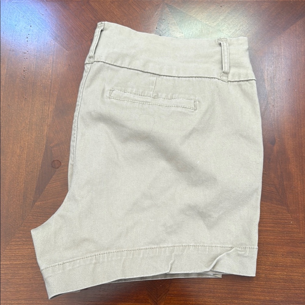 one 5 one Women's Tan Cargo Shorts - Picture 5 of 5